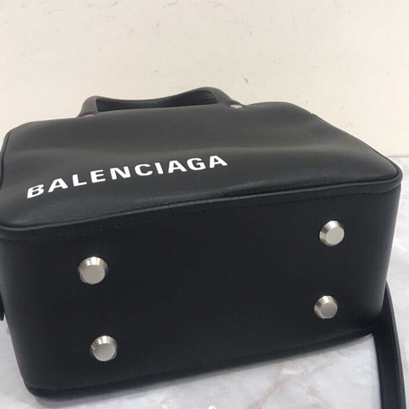Balenciaga Women Triangle Square XS Hand and Shoulder Bag Calfskin 4 Balenciaga Women Triangle Square XS Hand and Shoulder Bag Calfskin - Image 4