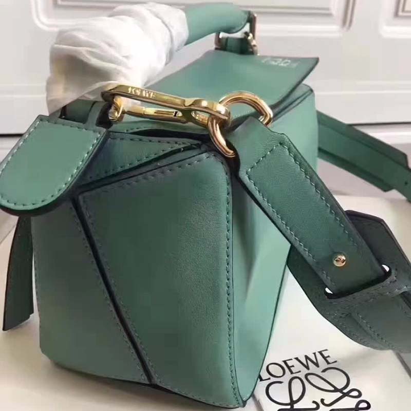 Puzzle leather handbag Loewe Green in Leather - 31760998