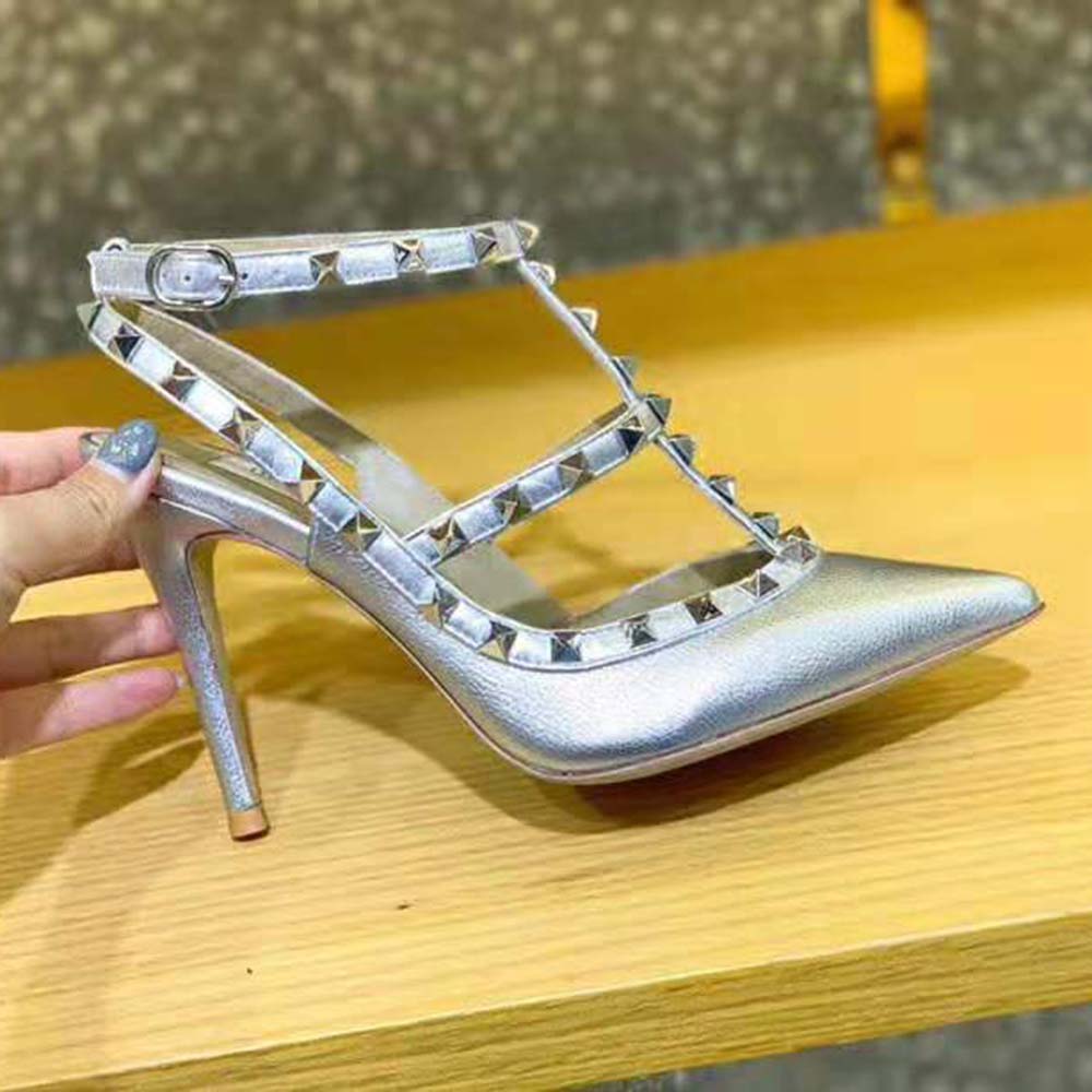 rockstud metallic ankle strap pump 100 mm