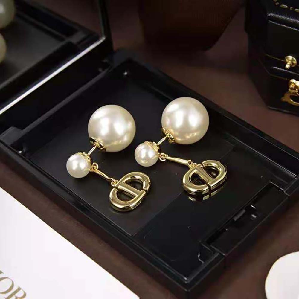 30 Montaigne Earrings Gold-Finish Metal and White Resin Pearls