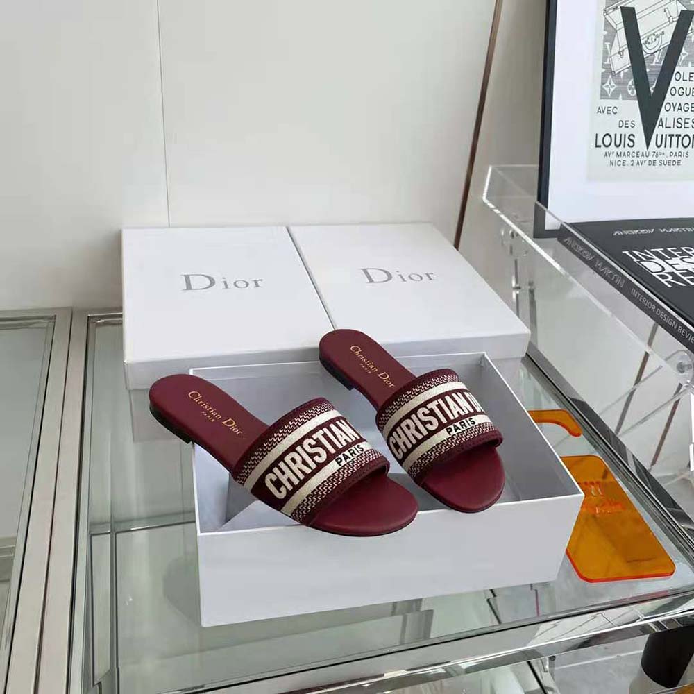 Burgundy best sale dior slides