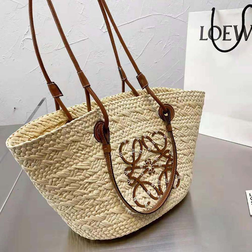 Anagram Basket bag in iraca palm and calfskin