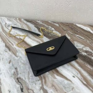 Maillon Triomphe Wallet on chain in Shiny Calfskin