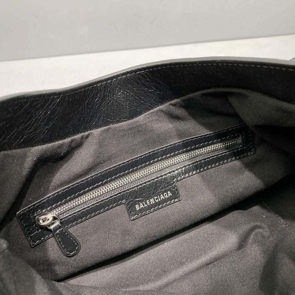 Balenciaga Women Le Cagole Medium Shoulder Bag in Black 10 Balenciaga Women Le Cagole Medium Shoulder Bag in Black - Image 10
