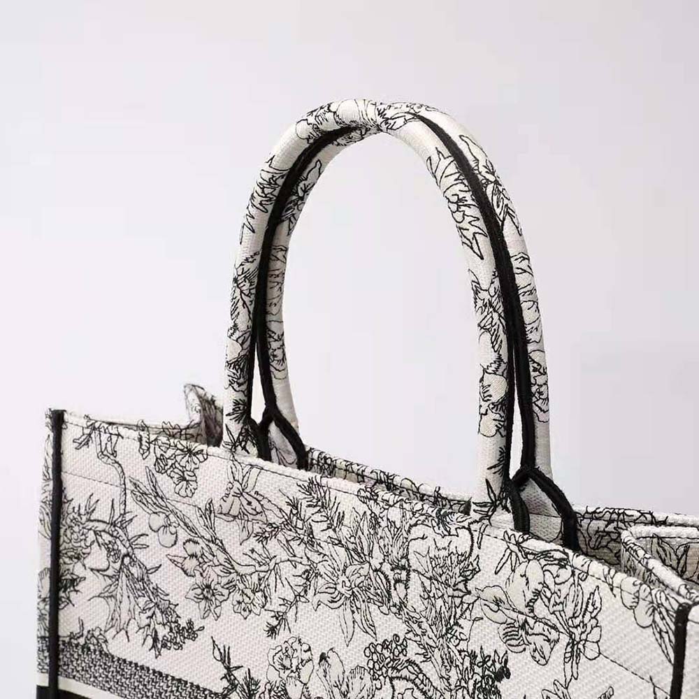 Large Dior Book Tote White and Pastel Midnight Blue Toile de Jouy Mexico  Embroidery (42 x 35 x 18.5 cm)