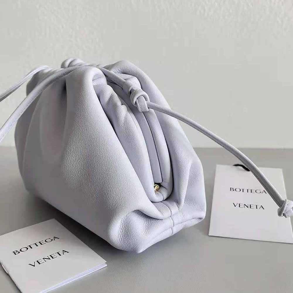 BOTTEGA VENETA: The mini pouch clutch in leather - Lilac  Bottega Veneta  mini bag 585852 VCP40 online at