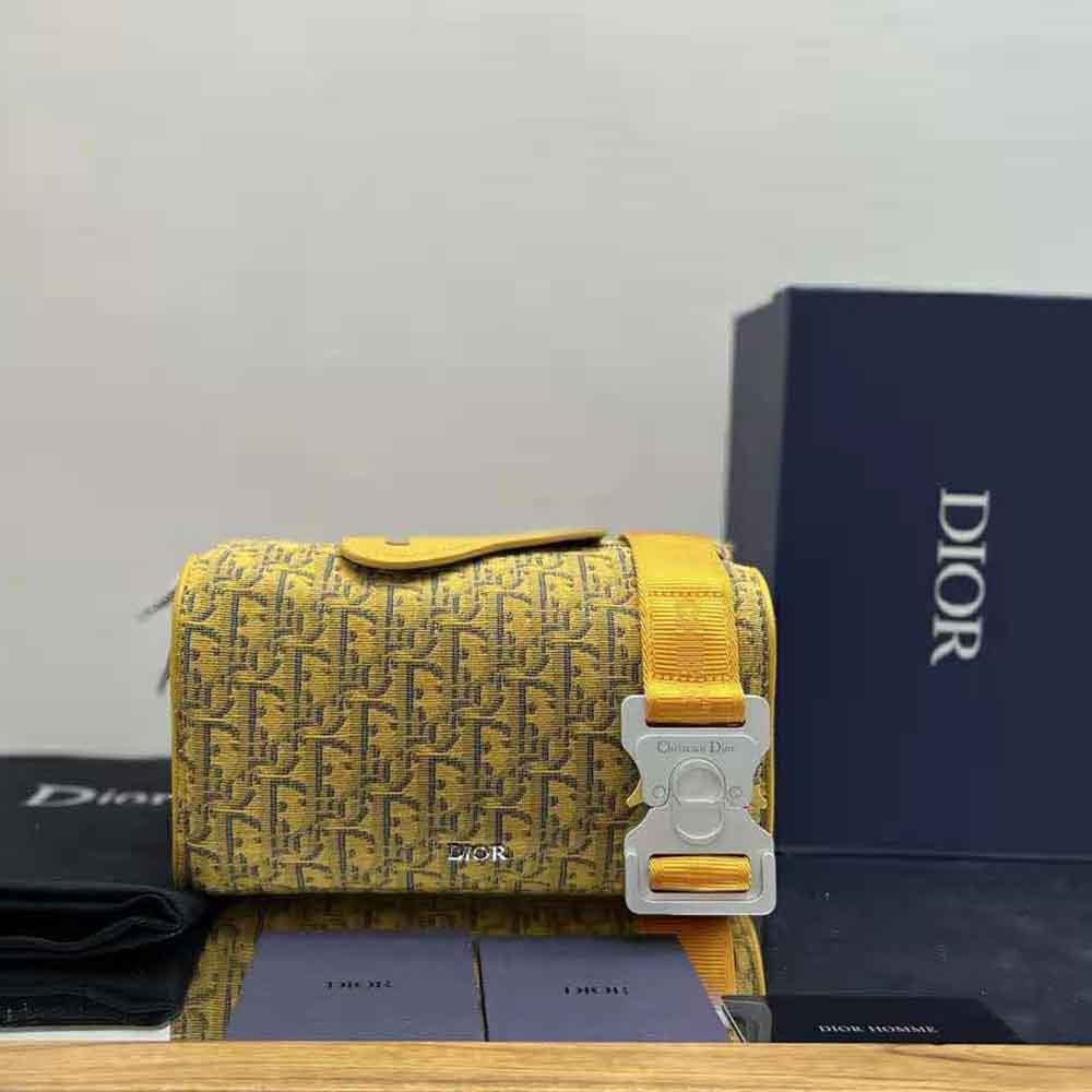 DIOR MEN 2021 Lingot 50 Duffel Bag w/ Tags - Yellow Weekenders, Bags -  DIORM24363