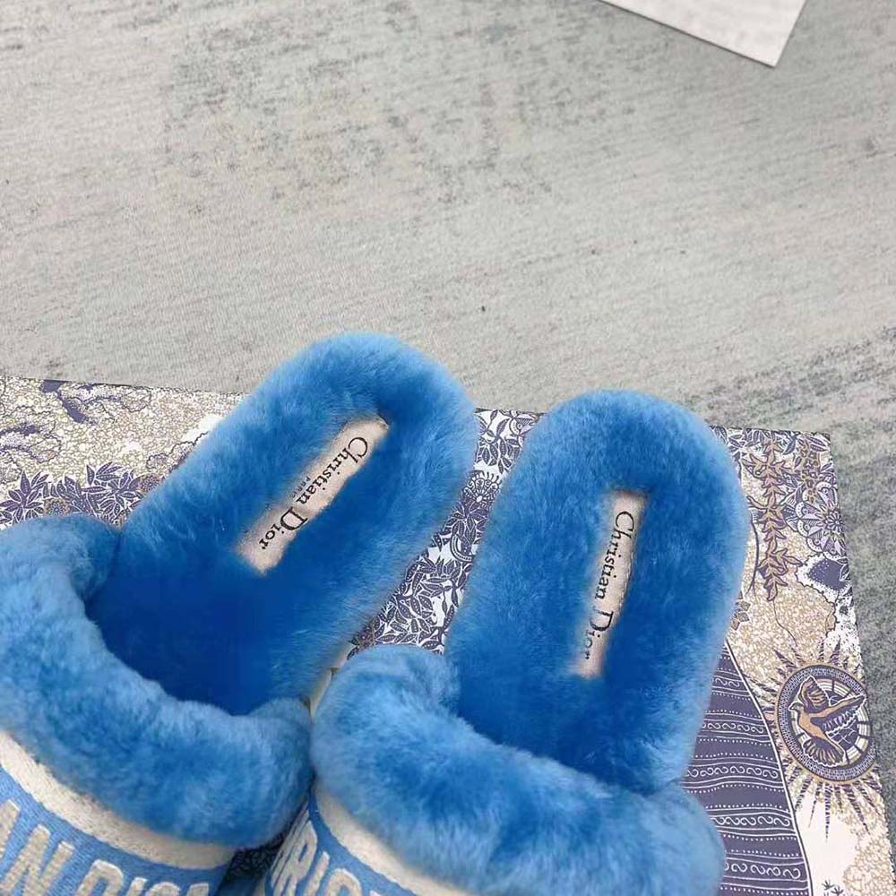 Dior fuzzy slippers hot sale