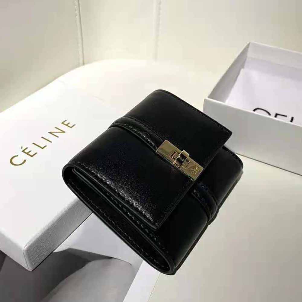 SMALL 16 WALLET ON CHAIN IN SHINY CALFSKIN - BLACK