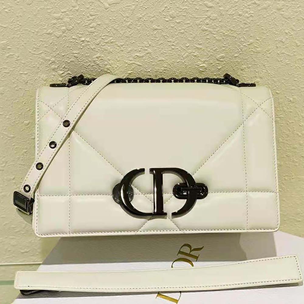 Classical Dior 30 Montaigne chain bag, Women's Fashion, Bags & Wallets,  Shoulder Bags on Carousell