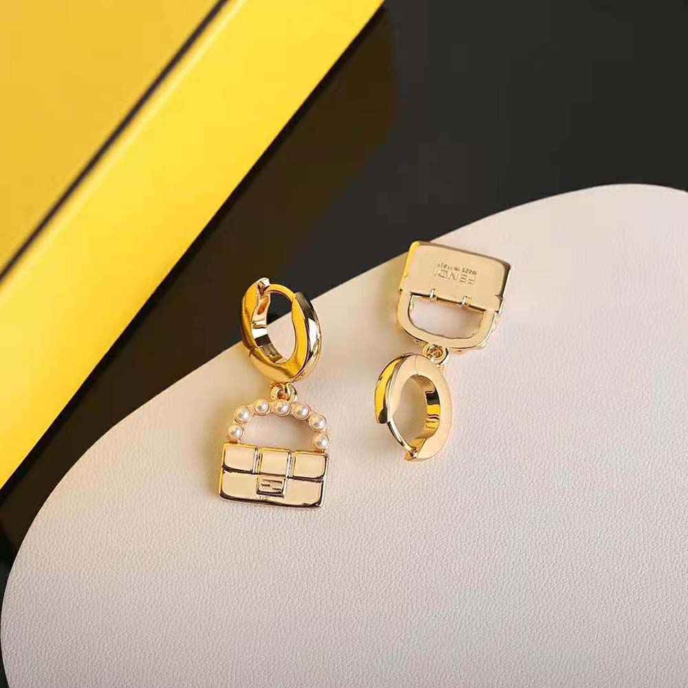 売れ済最安 本日限り値下げ！FENDI◇BAGUETTE LARGE EARRINGS