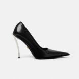 Versace Women Pin-Point Pumps in Calf leather-Black