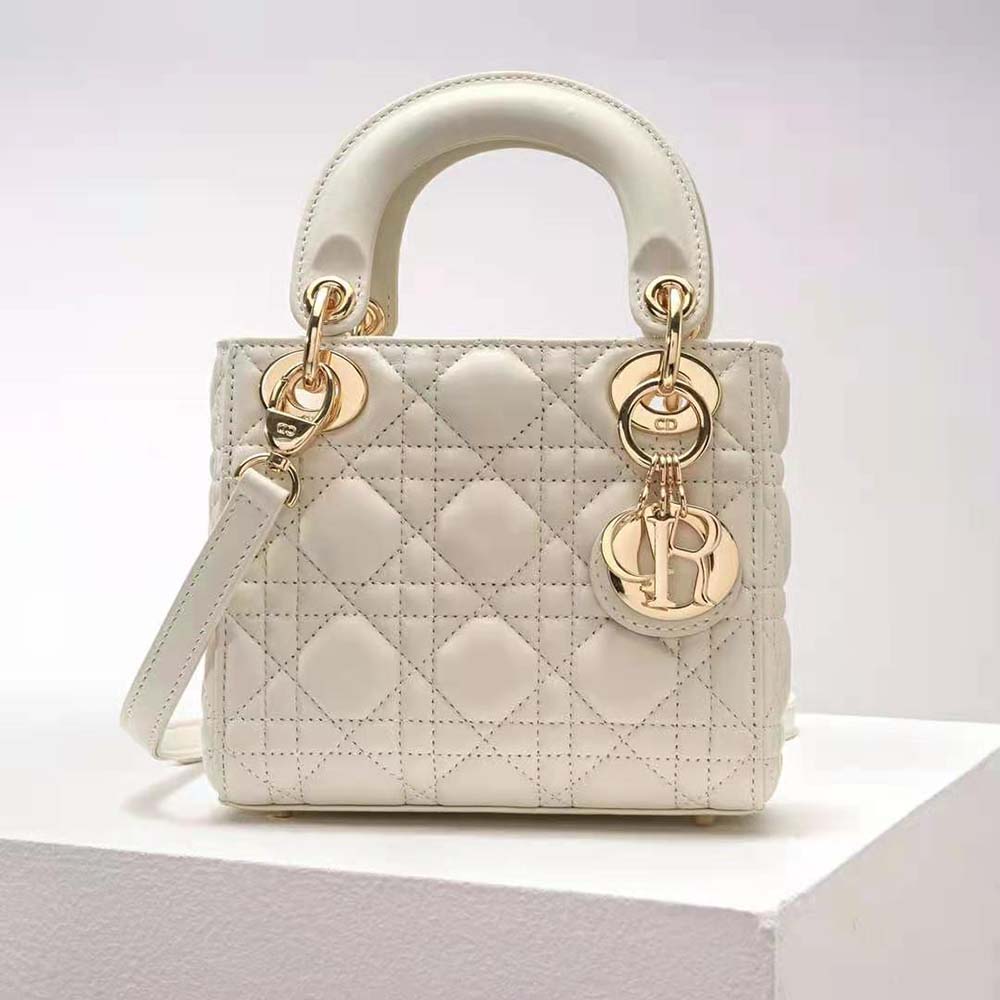 WHAT'S IN MY BAG?  MINI LADY DIOR (latte cannage lambskin) 
