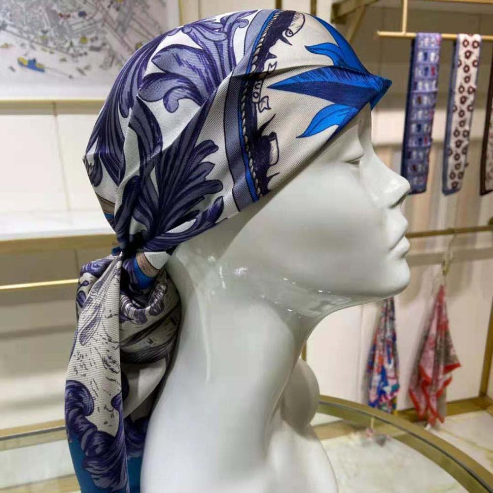 Dior Women Rose Des Vents 90 Square Scarf Royal Blue and White Silk Twill 4 Dior Women Rose Des Vents 90 Square Scarf Royal Blue and White Silk Twill - Image 4