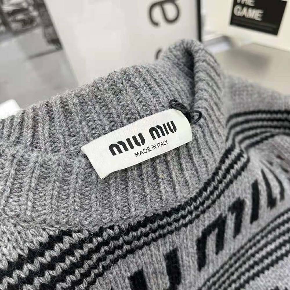 Miu Miu Women Cashmere Crew-Neck Sweater with Intarsia Knit Logo-Gray