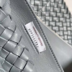 Bottega Veneta Women Medium Cabat Leather Tote Bag with Detachable Strap-Gray