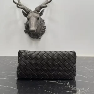 Bottega Veneta Women Small Andiamo Intrecciato Leather Top Handle Bag-Chocolate Brown