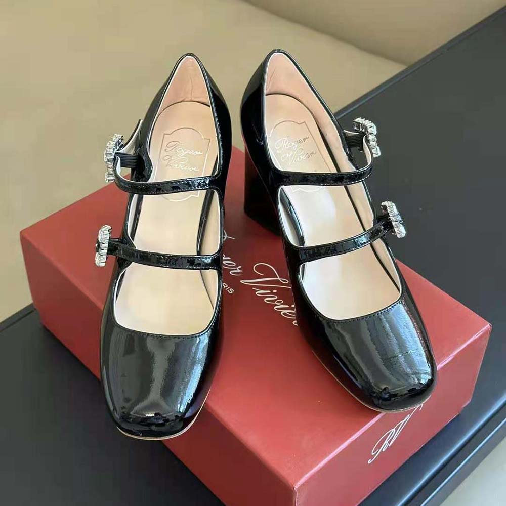 Très vivier sale metal buckle pumps