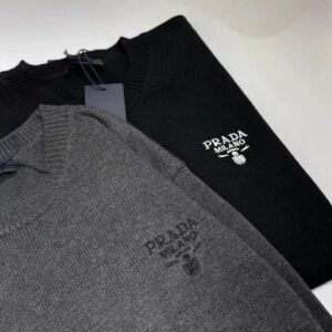 Prada Women Cashmere Sweater with Embroidered Logo-Gray UMB424