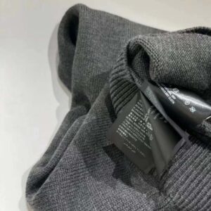 Prada Women Cashmere Sweater with Embroidered Logo-Gray UMB424