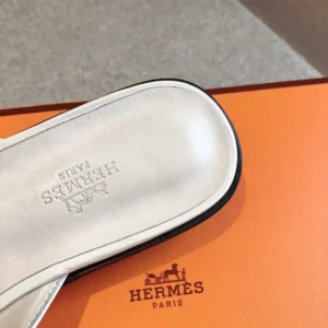 Hermes Women Isle Sandal in Calfskin Leather-White H241145Z CL350
