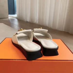 Hermes Women Isle Sandal in Calfskin Leather-White H241145Z CL350Hermes Women Isle Sandal in Calfskin Leather-White H241145Z CL350