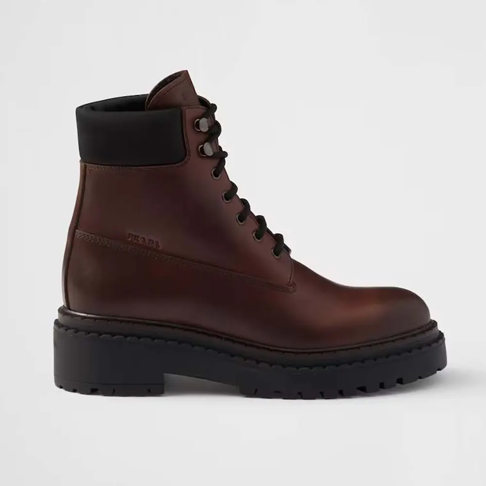  Winter Boot Color Trends: Luxurious Choices in Dark Brown, Burgundy, and Black 