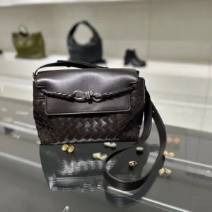 Bottega Veneta Men Small Andiamo Messenger-Chocolate 815781V2HLD2364