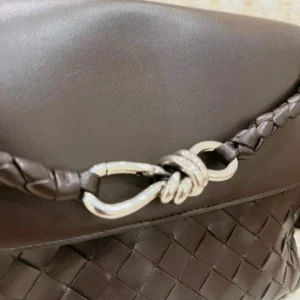 Bottega Veneta Men Small Andiamo Messenger-Chocolate 815781V2HLD2364