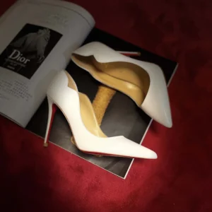 Christian Louboutin Women Hot Chick 100 mm Pumps Patent Calf Leather White
