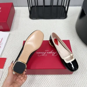 Roger Vivier Women Viv’ Podium Ballerinas in Patent Leather-Black
