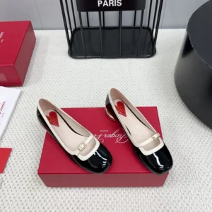 Roger Vivier Women Viv’ Podium Ballerinas in Patent Leather-Black