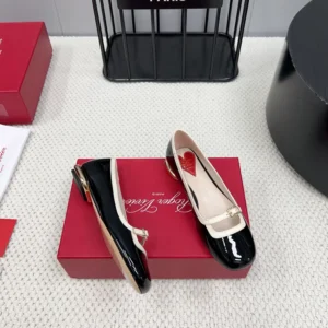 Roger Vivier Women Viv’ Podium Ballerinas in Patent Leather-Black