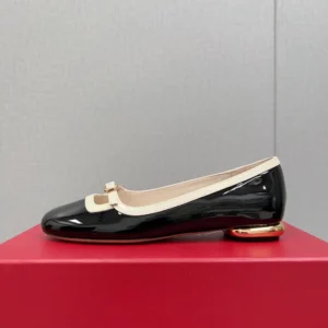Roger Vivier Women Viv’ Podium Ballerinas in Patent Leather-Black