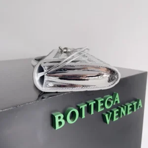 Bottega Veneta Women Andiamo Clutch in Intrecciato Leather-Silver