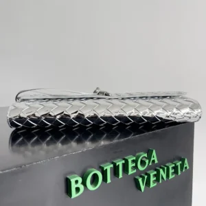 Bottega Veneta Women Andiamo Clutch in Intrecciato Leather-Silver