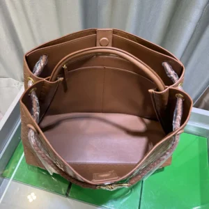 Bottega Veneta Women Medium Andiamo Intrecciato Leather Top Handle Bag-Brown