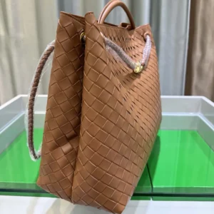 Bottega Veneta Women Medium Andiamo Intrecciato Leather Top Handle Bag-Brown