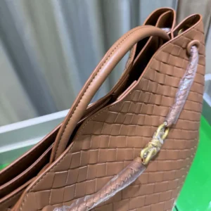 Bottega Veneta Women Medium Andiamo Intrecciato Leather Top Handle Bag-Brown