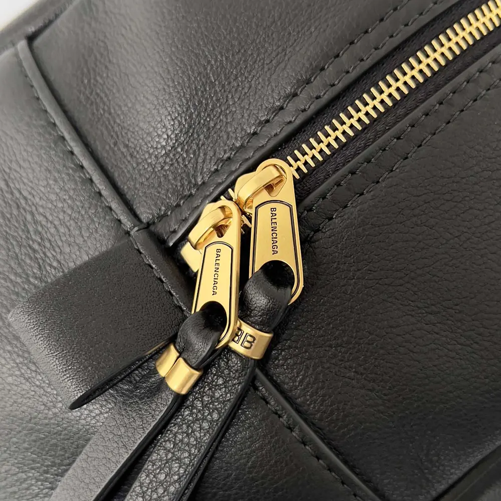 Prada Women Carrie Bowling Bag Medium in Black Calfskin 7 Chloe Women Large Horse Medal basket bag in Natural Fibers-