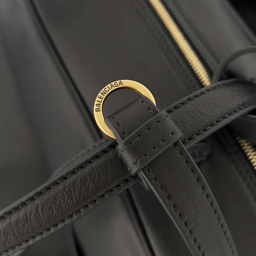 Prada Women Carrie Bowling Bag Medium in Black Calfskin 6 Chloe Women Large Horse Medal basket bag in Natural Fibers-