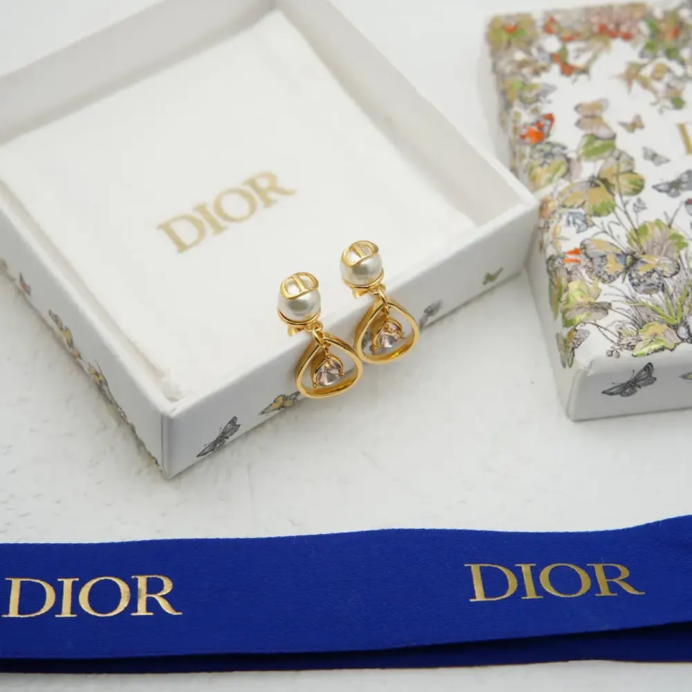 Dior Women D-Drop Earrings Gold-Finish Metal with White Resin Pearls and Champagne Crystals 2 Dior Women D-Drop Earrings Gold-Finish Metal with White Resin Pearls and Champagne Crystals