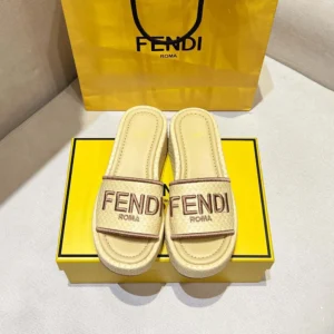 Fendi Women Fendi Sunshine Beige Raffia Flatform Slides 8R8515AU