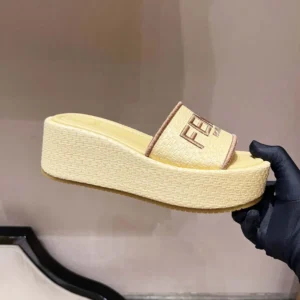 Fendi Women Fendi Sunshine Beige Raffia Flatform Slides 8R8515AU