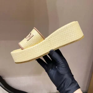 Fendi Women Fendi Sunshine Beige Raffia Flatform Slides 8R8515AU