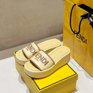 Fendi Women Fendi Sunshine Beige Raffia Flatform Slides 8R8515AU