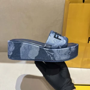Fendi Women Sunshine Blue Denim Flatform Slides 8R8515AU