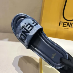 Fendi Women Sunshine Blue Denim Flatform Slides 8R8515AU