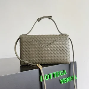 Bottega Veneta Women Knot Lock in Intrecciato Piccolo Leather-Dark Green