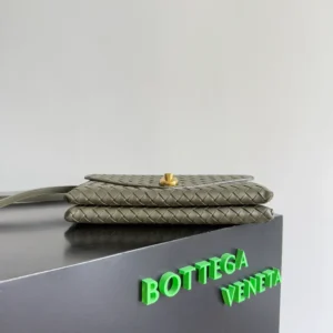 Bottega Veneta Women Knot Lock in Intrecciato Piccolo Leather-Dark Green